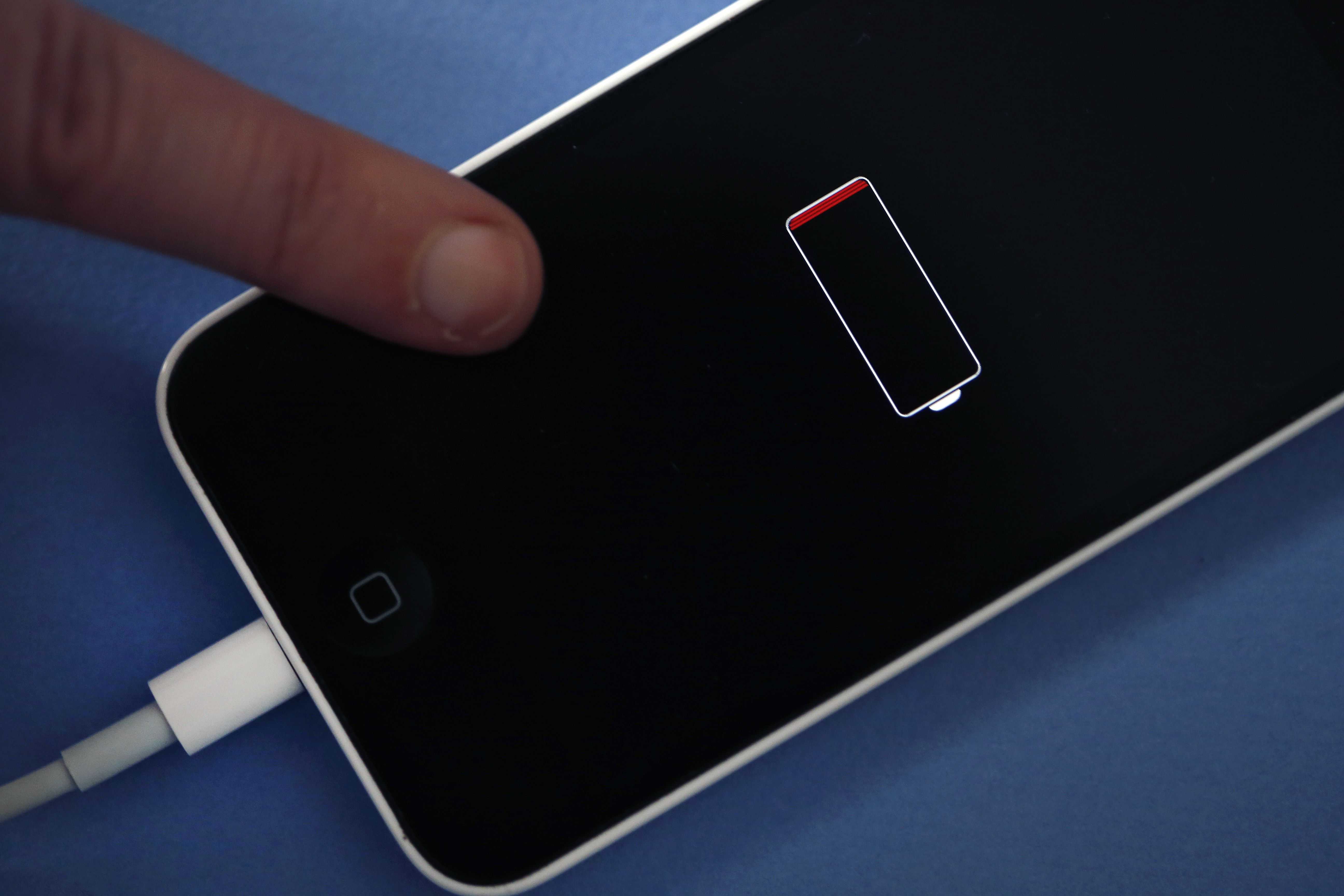 Айфон стал быстро разряжаться и нагреваться: как экономить заряд батареи и продлить работу