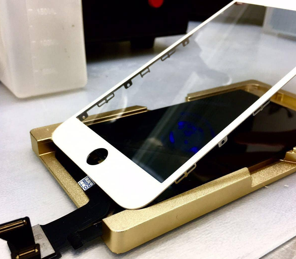 Как заменяют стекло на iphone, а дисплей оставляют целым