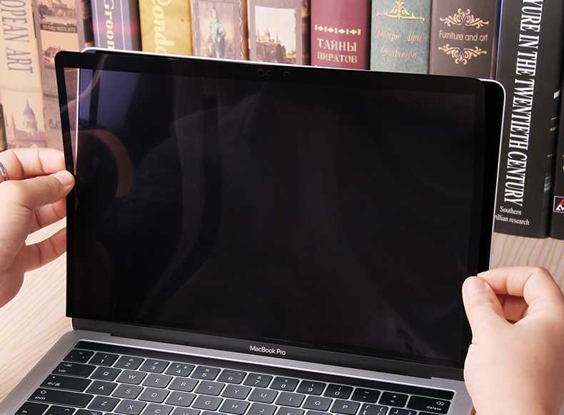 Антибликовое покрытие MacBook Air с дисплеем Retina может самопроизвольно отслаиваться на некоторых ноутбуках Об этом говорится в документе, который Apple р